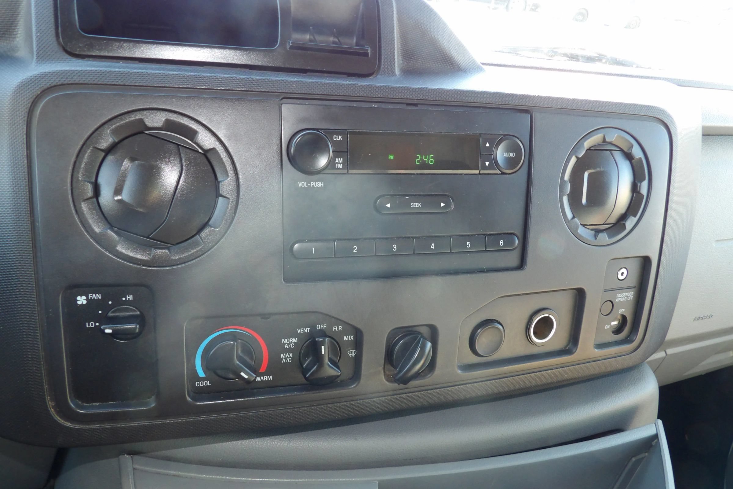 Used 2014 Ford E-350 and Econoline 350 Super Duty RWD image 17