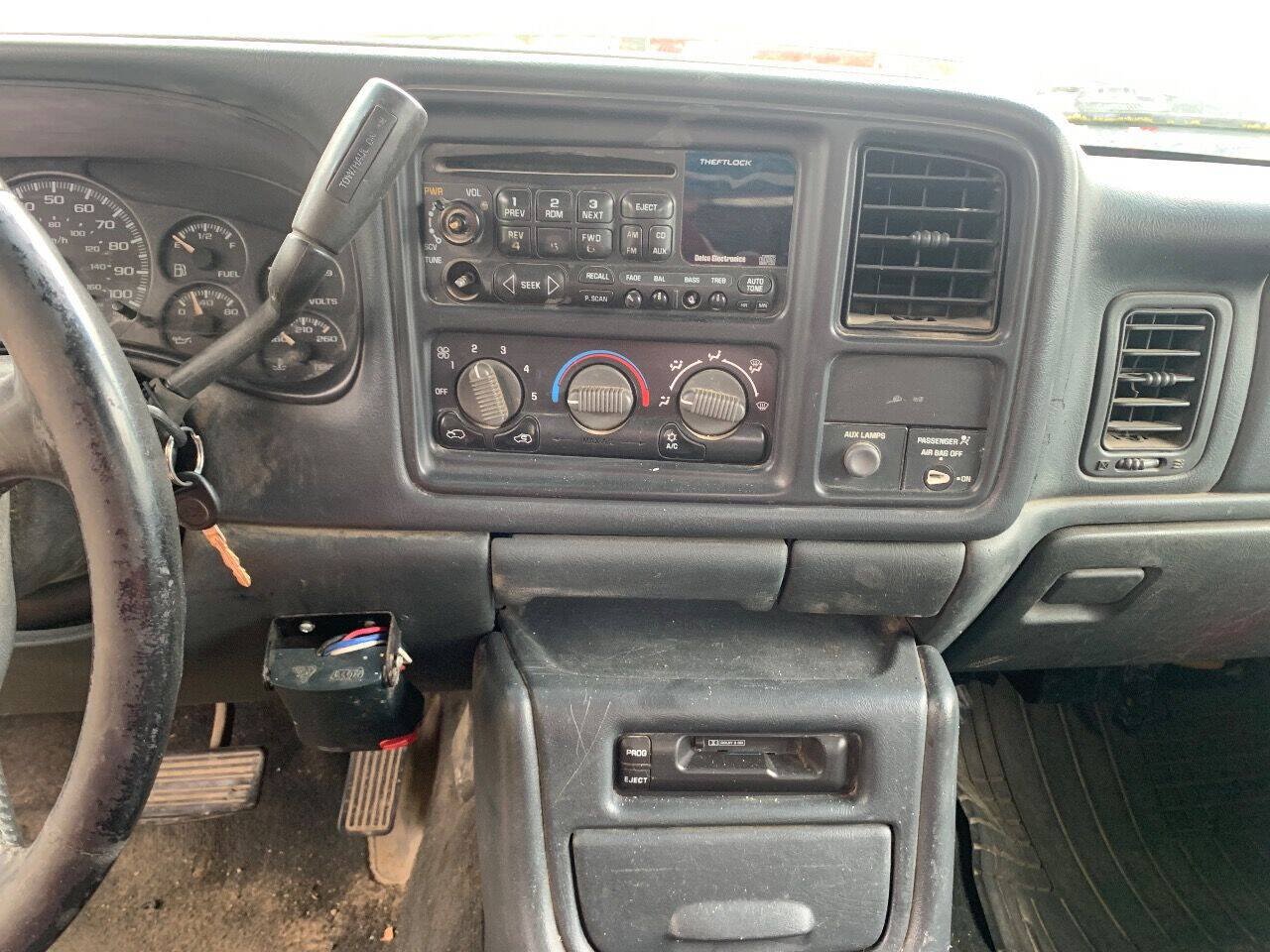 Used 2000 Chevrolet Silverado 2500 LS w/ Snow Plow Prep Pkg AWD/4WD image 9
