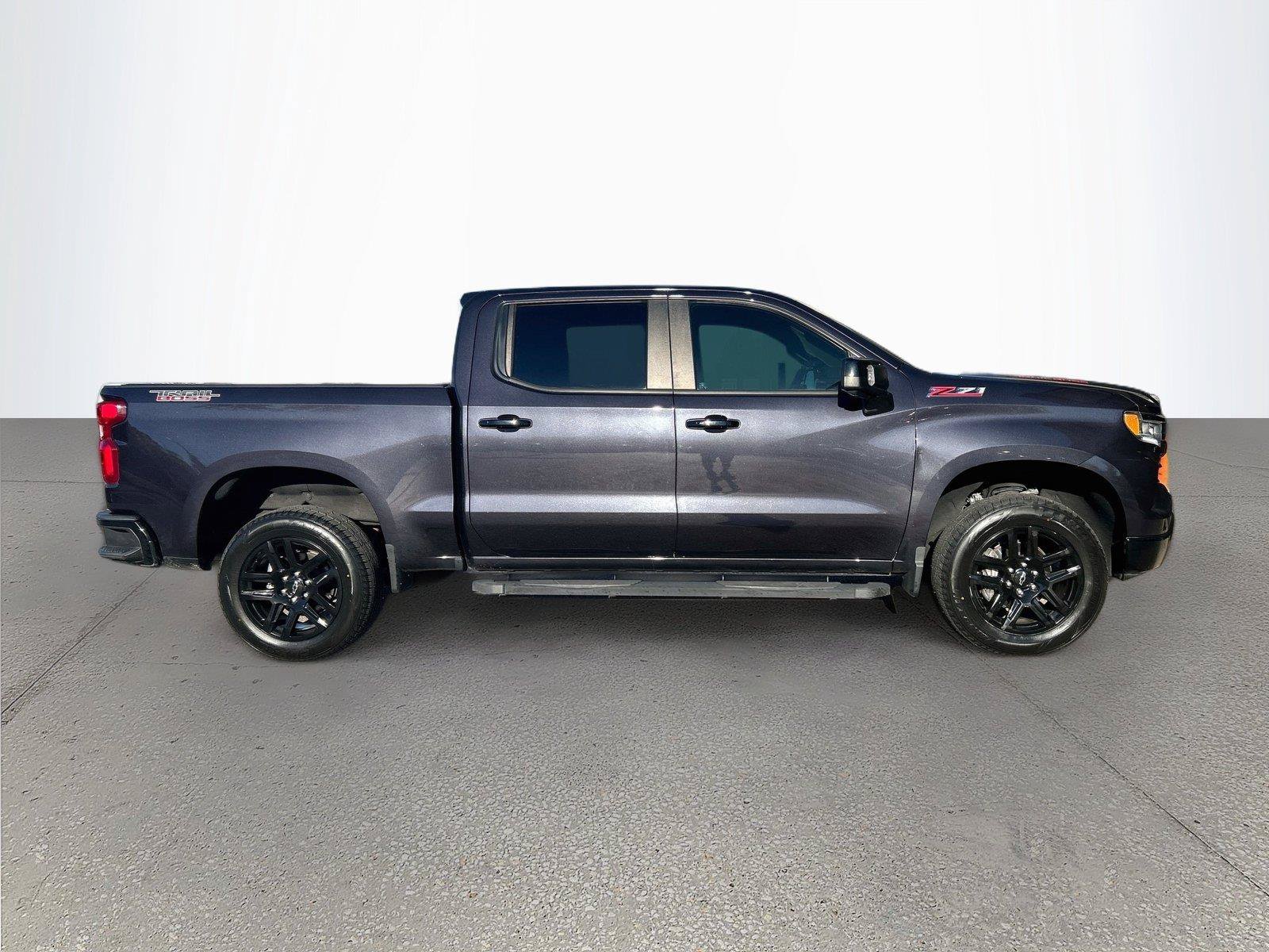 Used 2022 Chevrolet Silverado 1500 LT Trail Boss w/ LT Trail Boss Premium Package AWD/4WD image 3