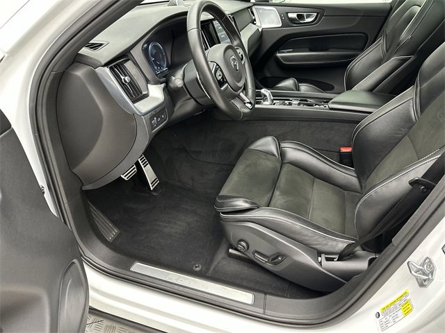 Used 2018 Volvo XC60 T8 R-Design w/ Convenience Package image 11