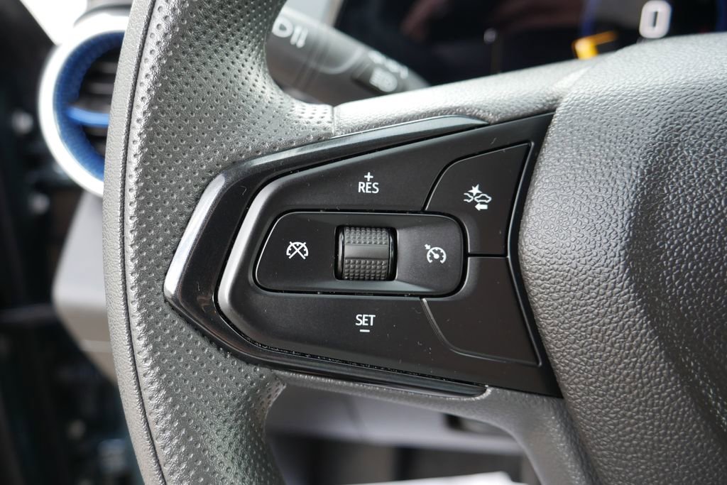 Used 2025 Chevrolet Trax LT FWD image 11