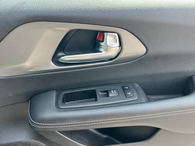 Used 2025 Chrysler Pacifica Select w/ Uconnect Theater Family Group AWD/4WD image 38