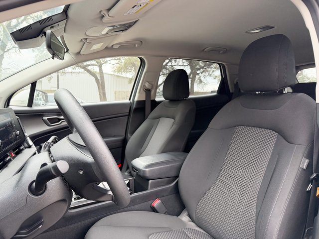 Used 2024 Kia Sportage LX image 7