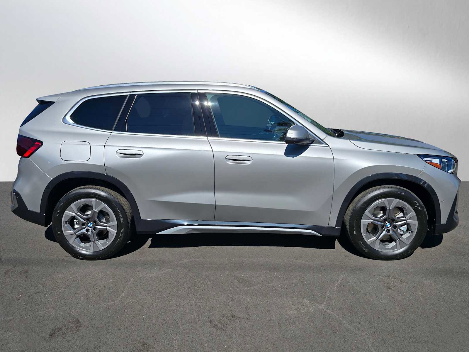 Used 2025 BMW X1 xDrive28i w/ Technology Package AWD/4WD image 2
