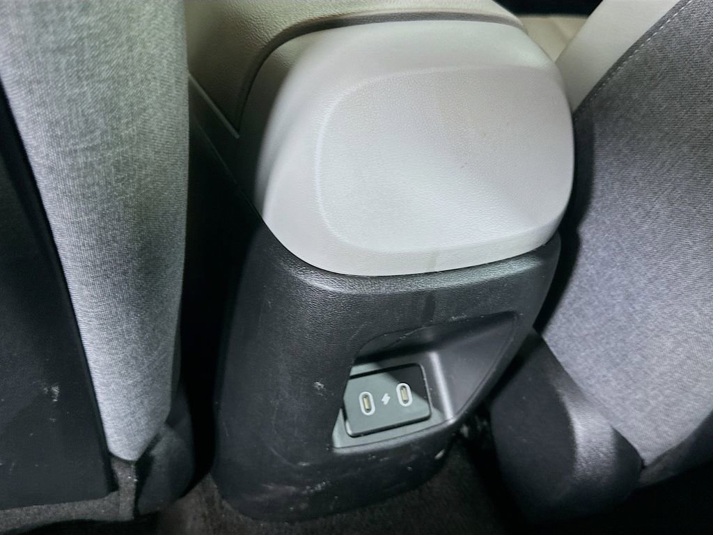 Used 2024 Hyundai Elantra Limited FWD image 30