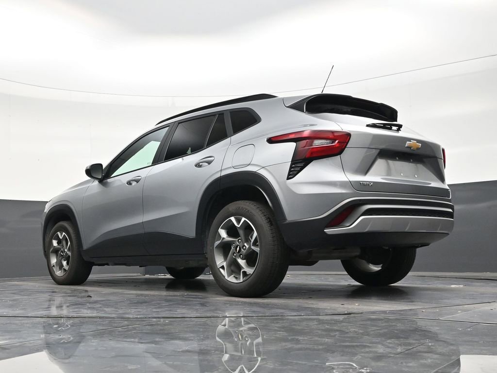 Used 2024 Chevrolet Trax LT w/ Driver Confidence Package FWD image 22