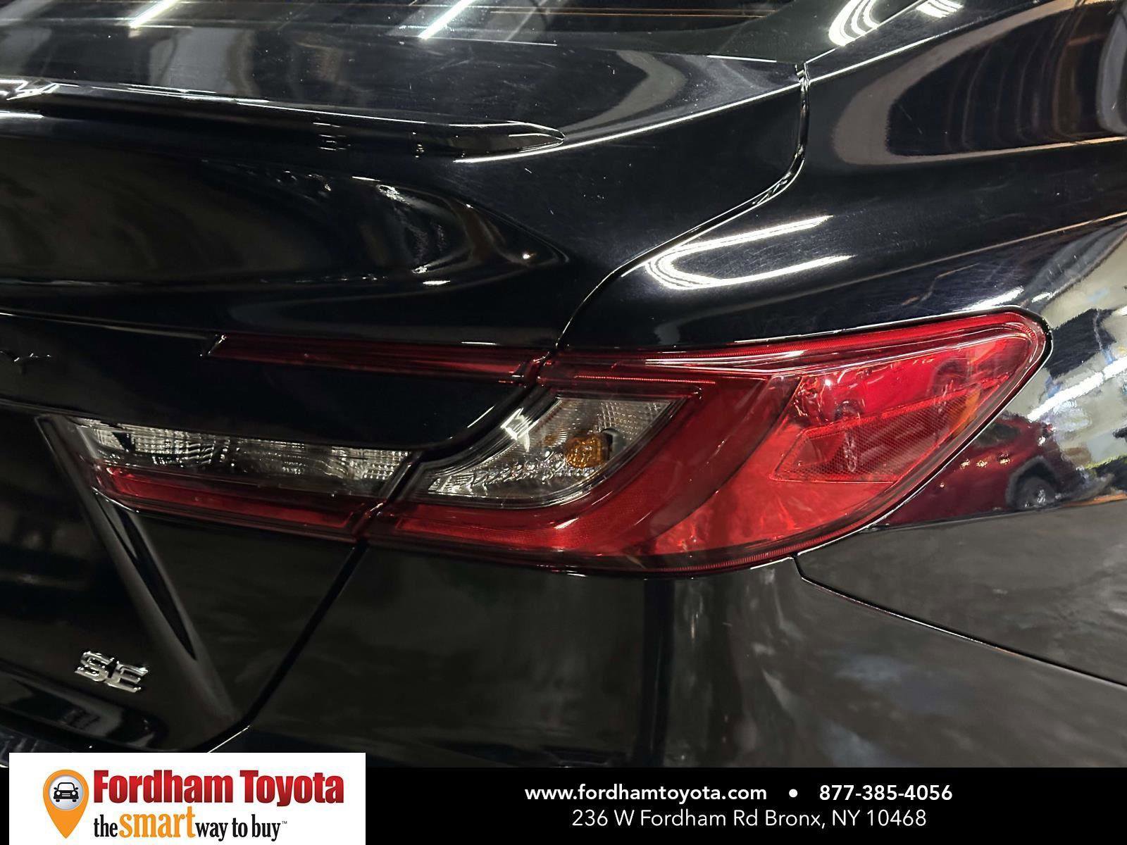 Used 2025 Toyota Camry SE image 11