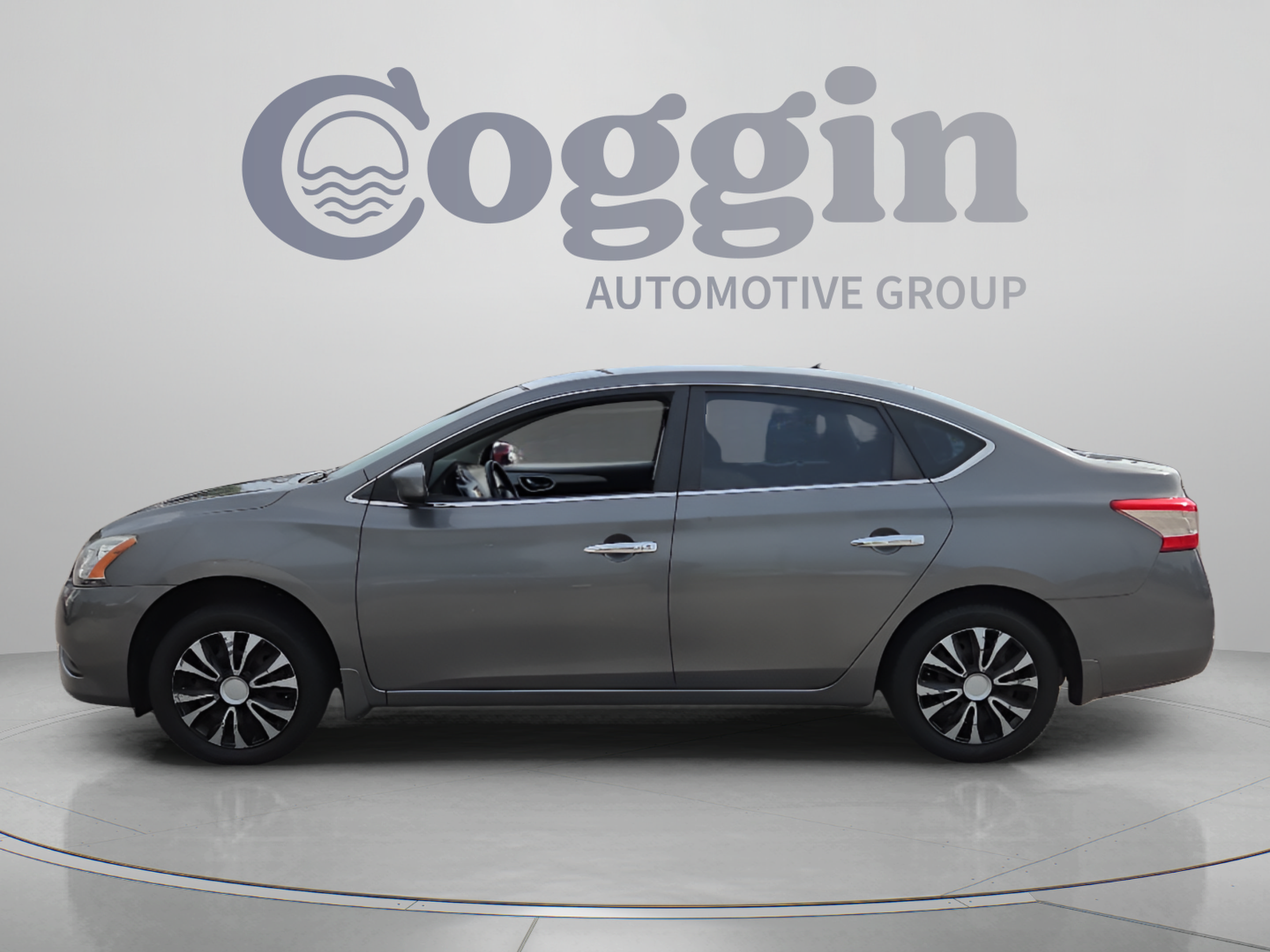 Used 2015 Nissan Sentra SV FWD image 2