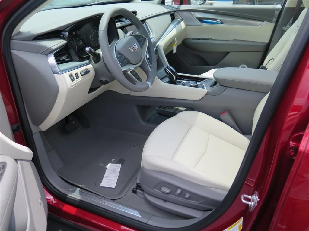 New 2026 Cadillac XT5 Premium Luxury w/ Driver Assist Package FWD image 9