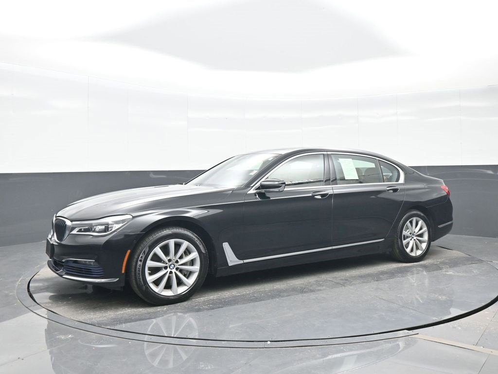 Used 2017 BMW 750i xDrive image 2