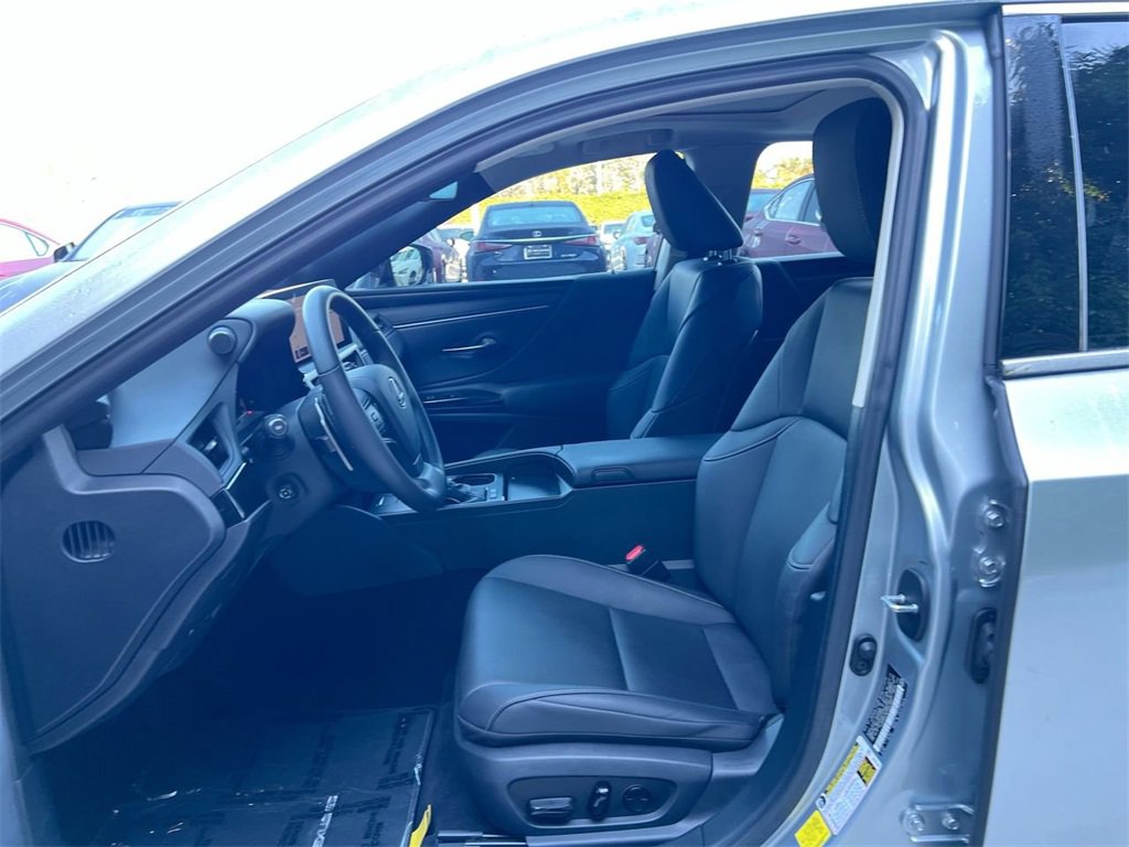 Certified 2023 Lexus ES 300h w/ Premium Package image 12