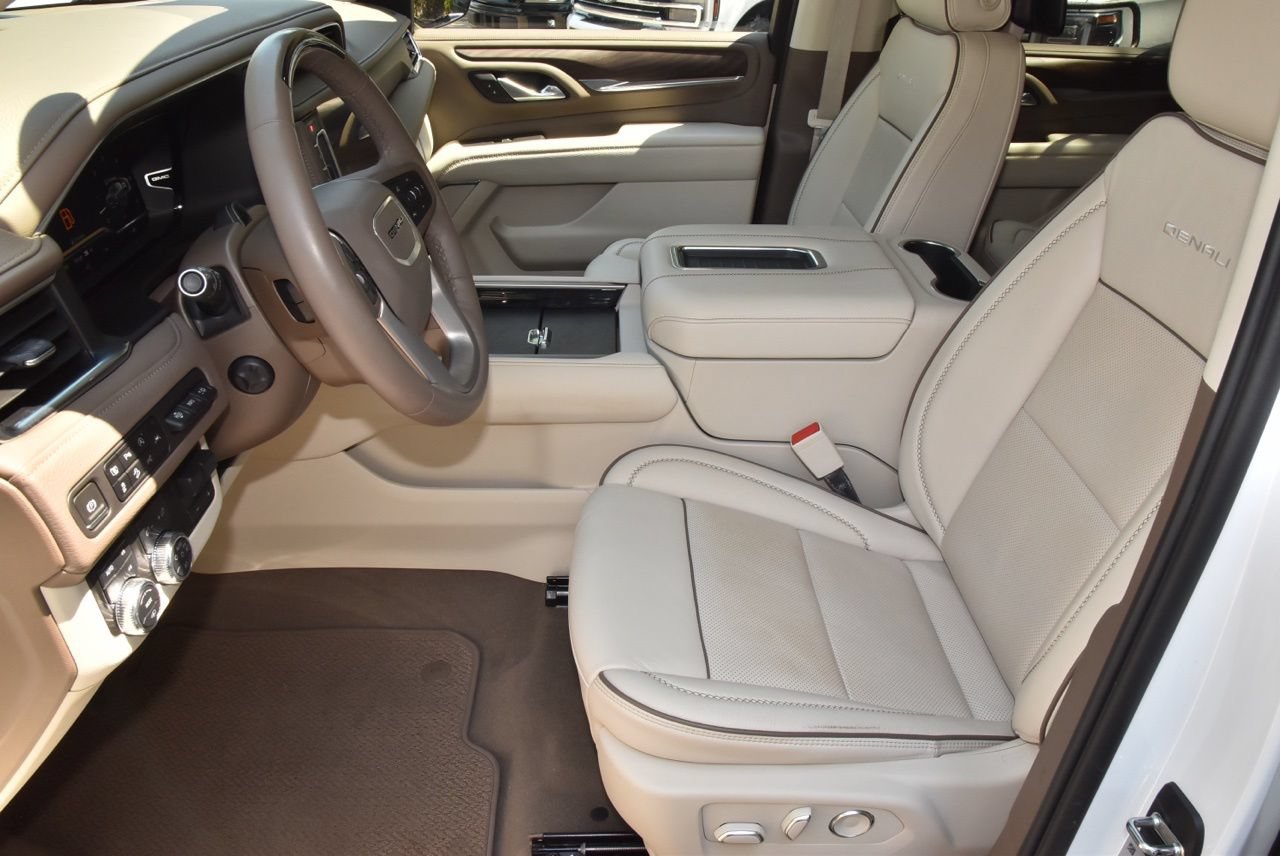 Used 2024 GMC Yukon XL Denali w/ Advanced Technology Package AWD/4WD image 13