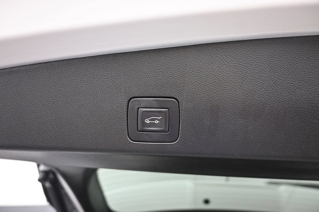 Used 2022 Buick Encore GX Select w/ Sport Touring Package FWD image 12