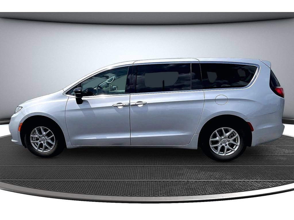 Used 2024 Chrysler Pacifica Touring-L FWD image 15