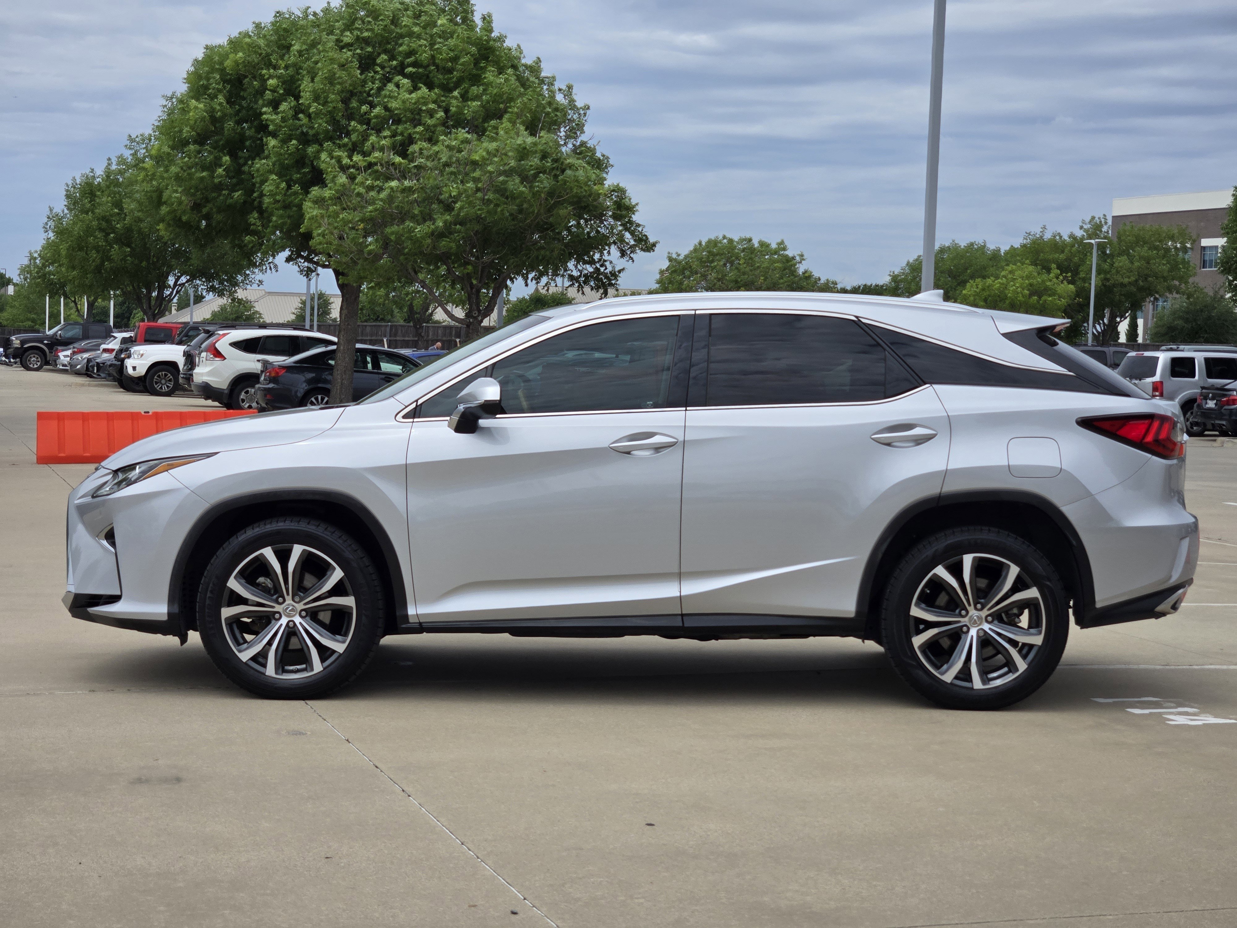 Used 2017 Lexus RX 350 FWD w/ Premium Package image 2