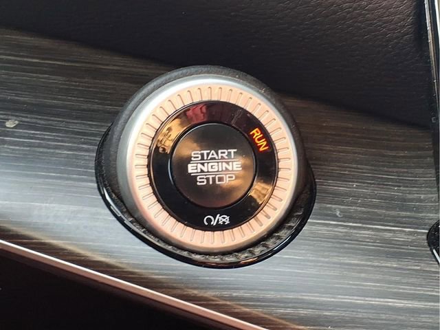 Used 2024 Jeep Wagoneer Series II w/ Flexible Seating Group image 12