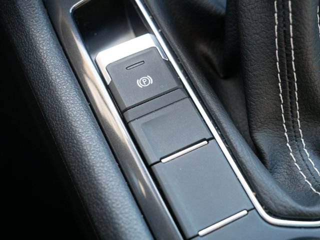 Certified 2023 Volkswagen Tiguan SEL R-Line AWD/4WD image 34