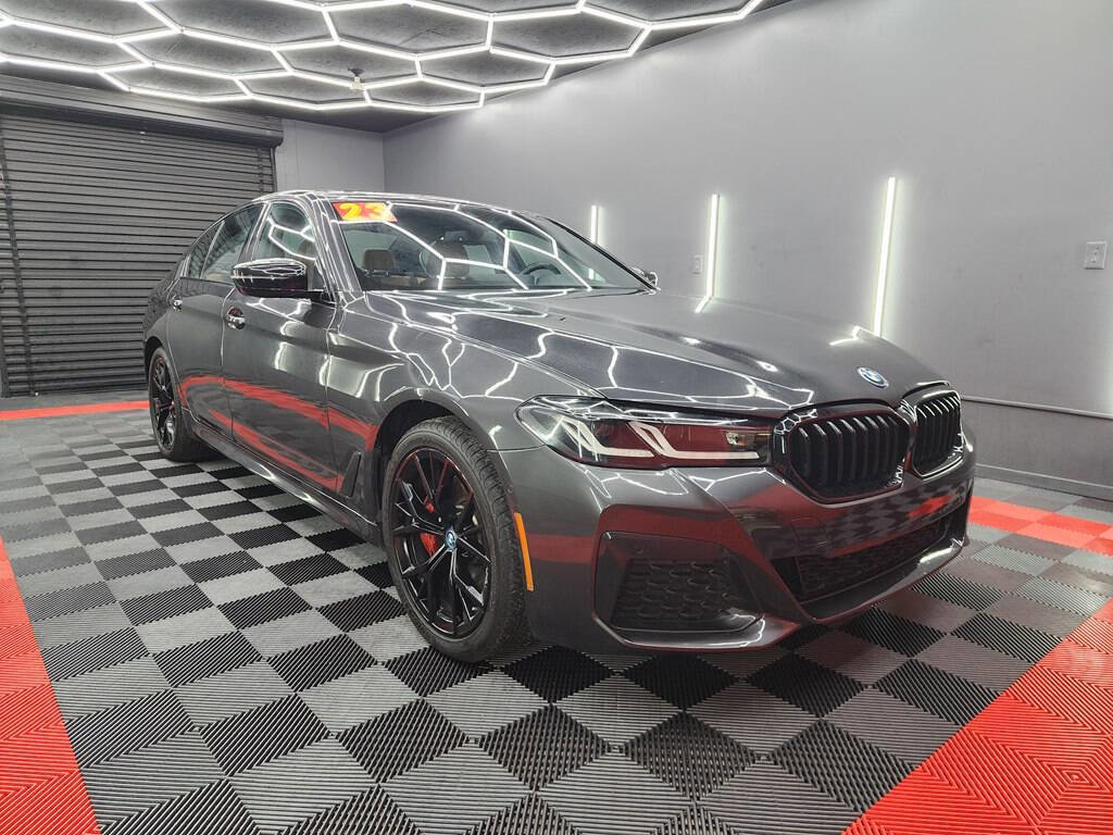 Used 2023 BMW 530e w/ M Sport Package image 3