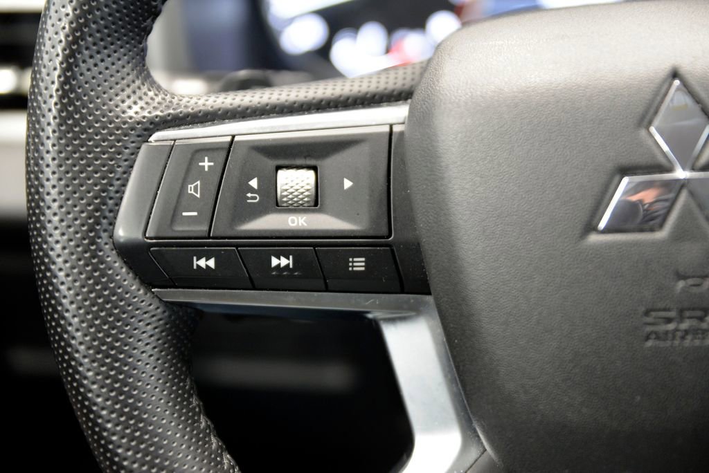 Used 2024 Mitsubishi Outlander SE image 22