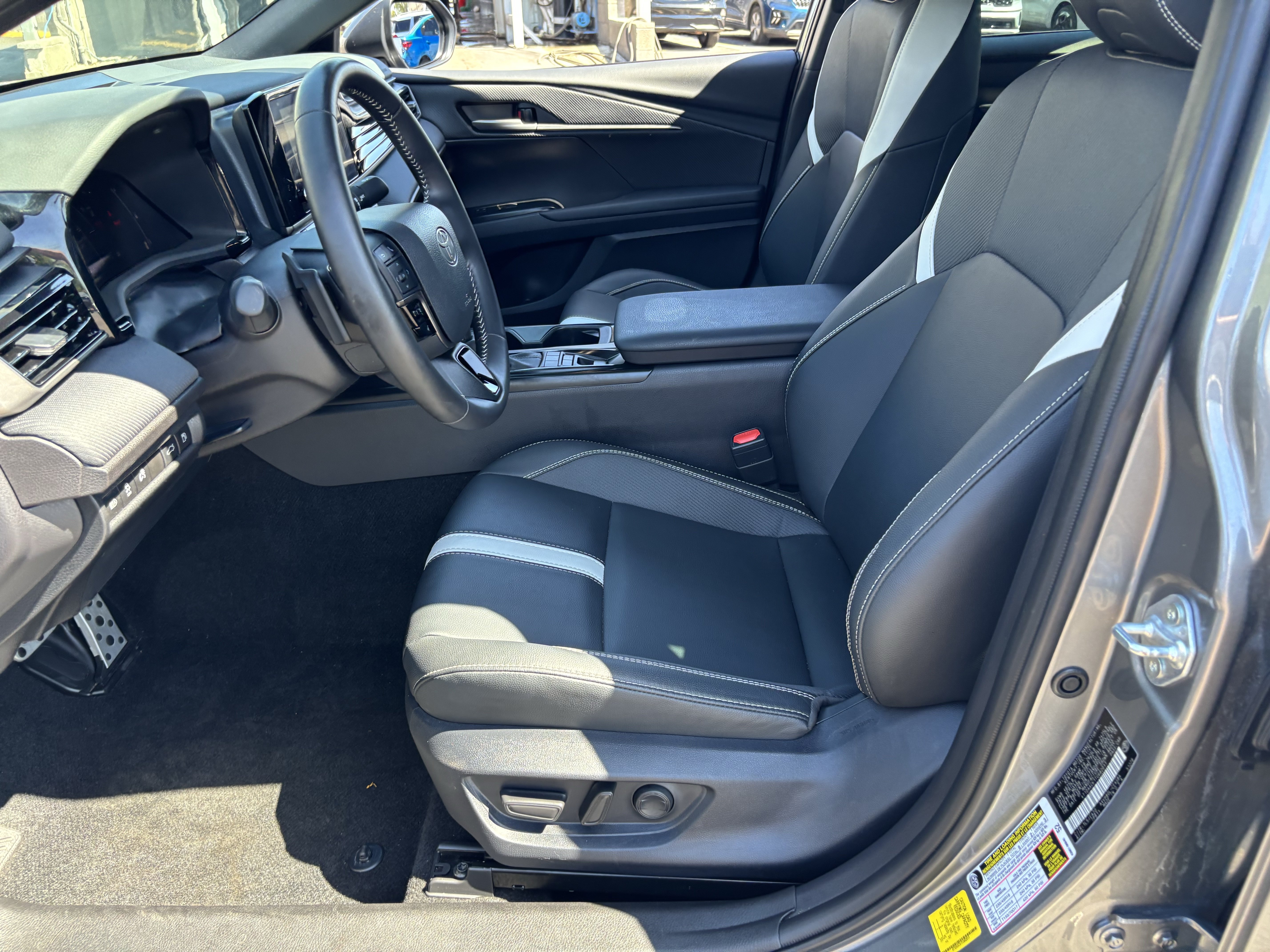 Used 2026 Toyota Camry SE w/ Convenience Package FWD image 19