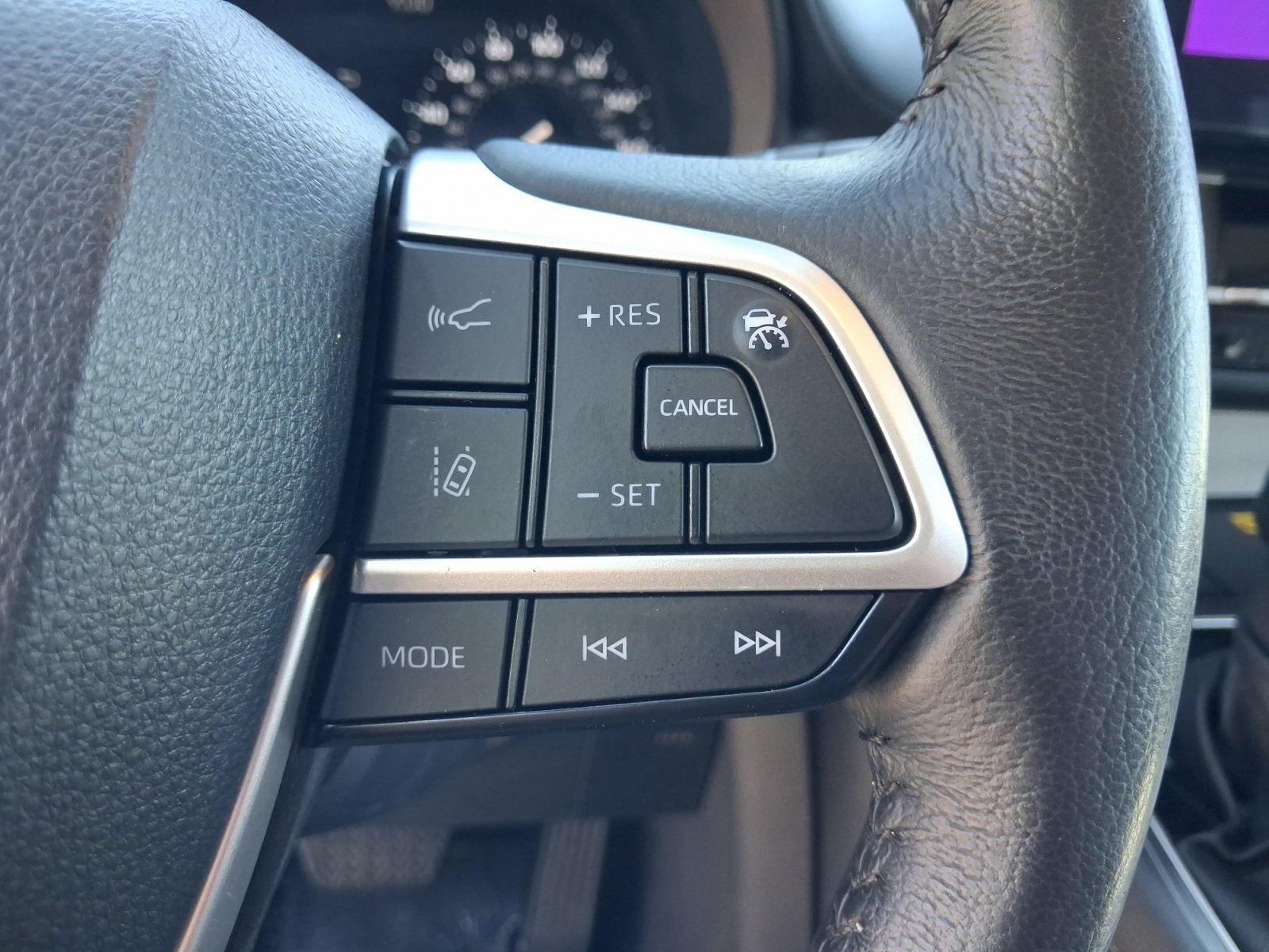 Certified 2025 Toyota Sienna XLE FWD image 15