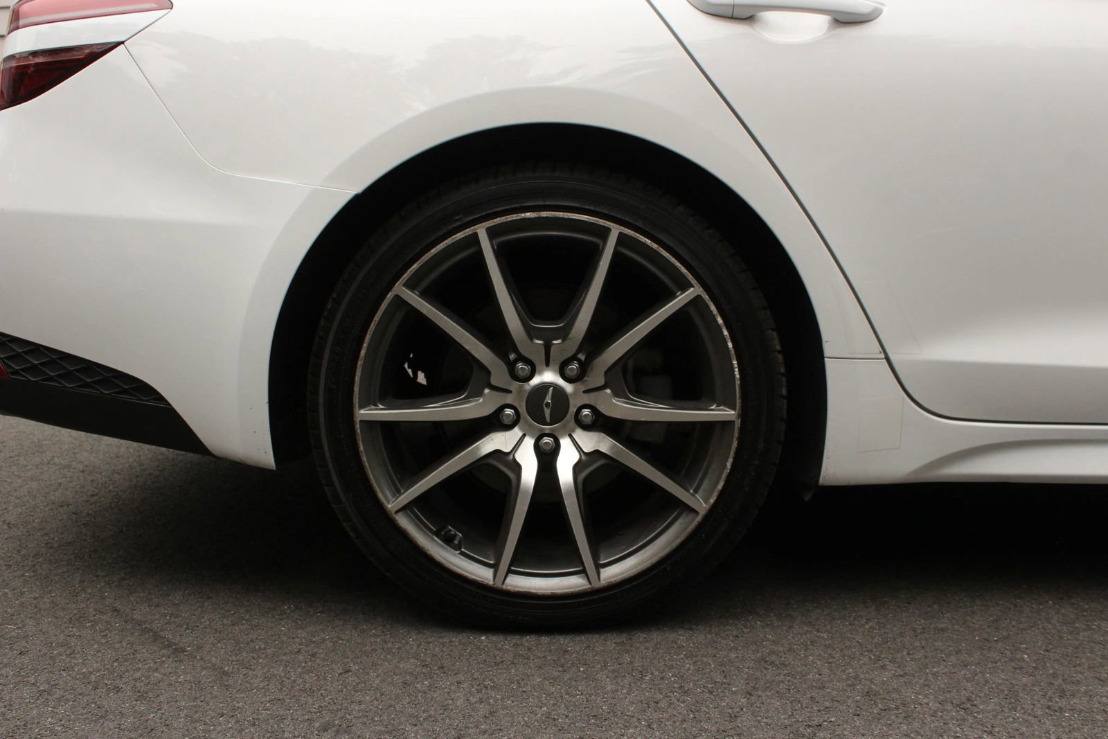 Used 2023 Genesis G70 2.0T AWD/4WD image 5