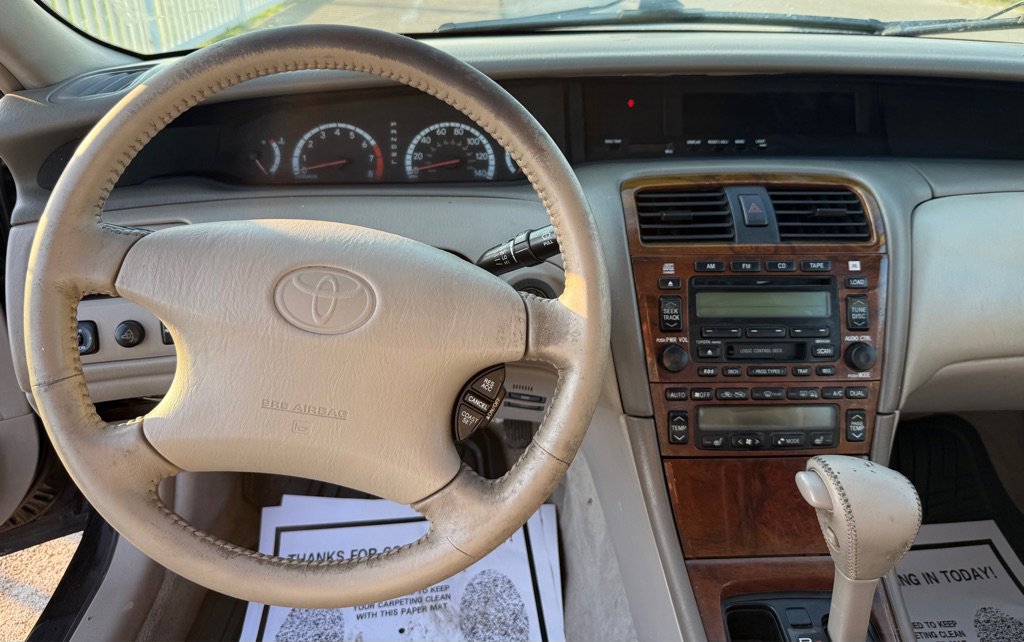 Used 2000 Toyota Avalon XLS FWD image 10