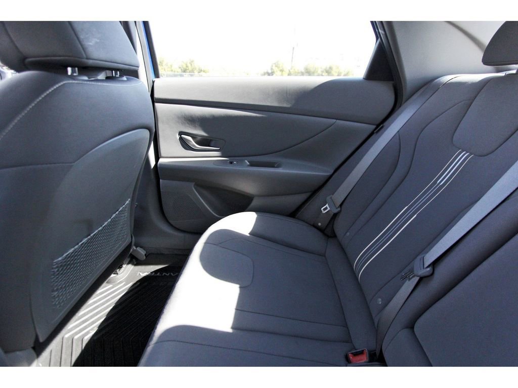 Certified 2025 Hyundai Elantra SEL image 13
