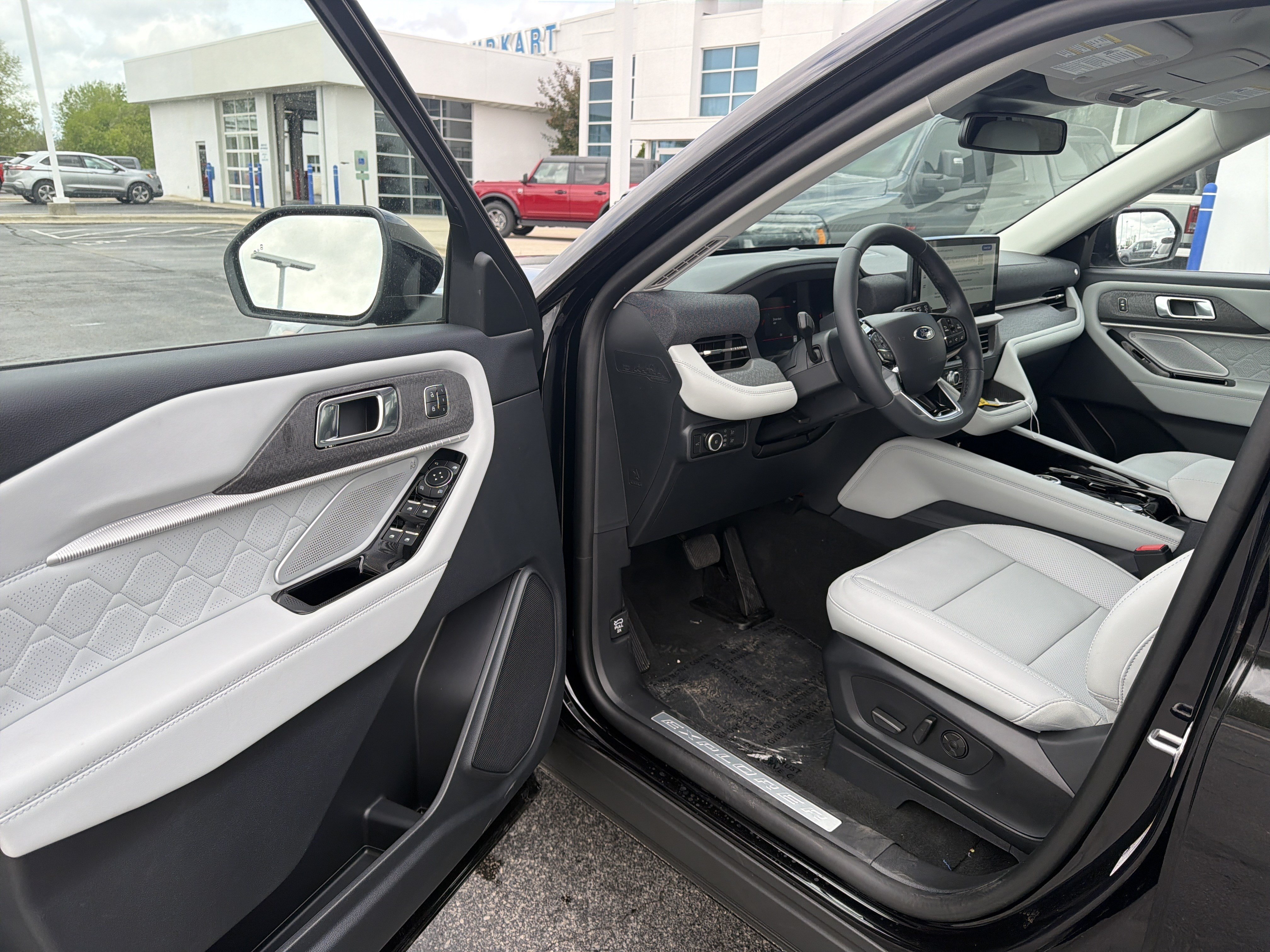 New 2026 Ford Explorer Platinum w/ LUX Leather Package AWD/4WD image 19
