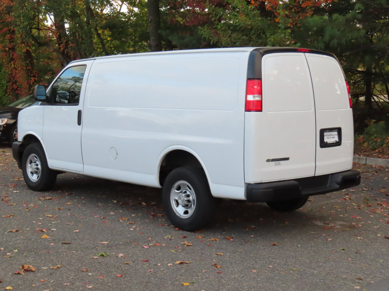 Used 2022 Chevrolet Express 2500 w/ Driver Convenience Package image 4