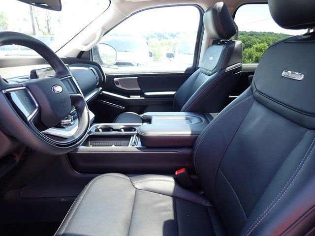 Used 2025 Ford Expedition Platinum AWD/4WD image 18