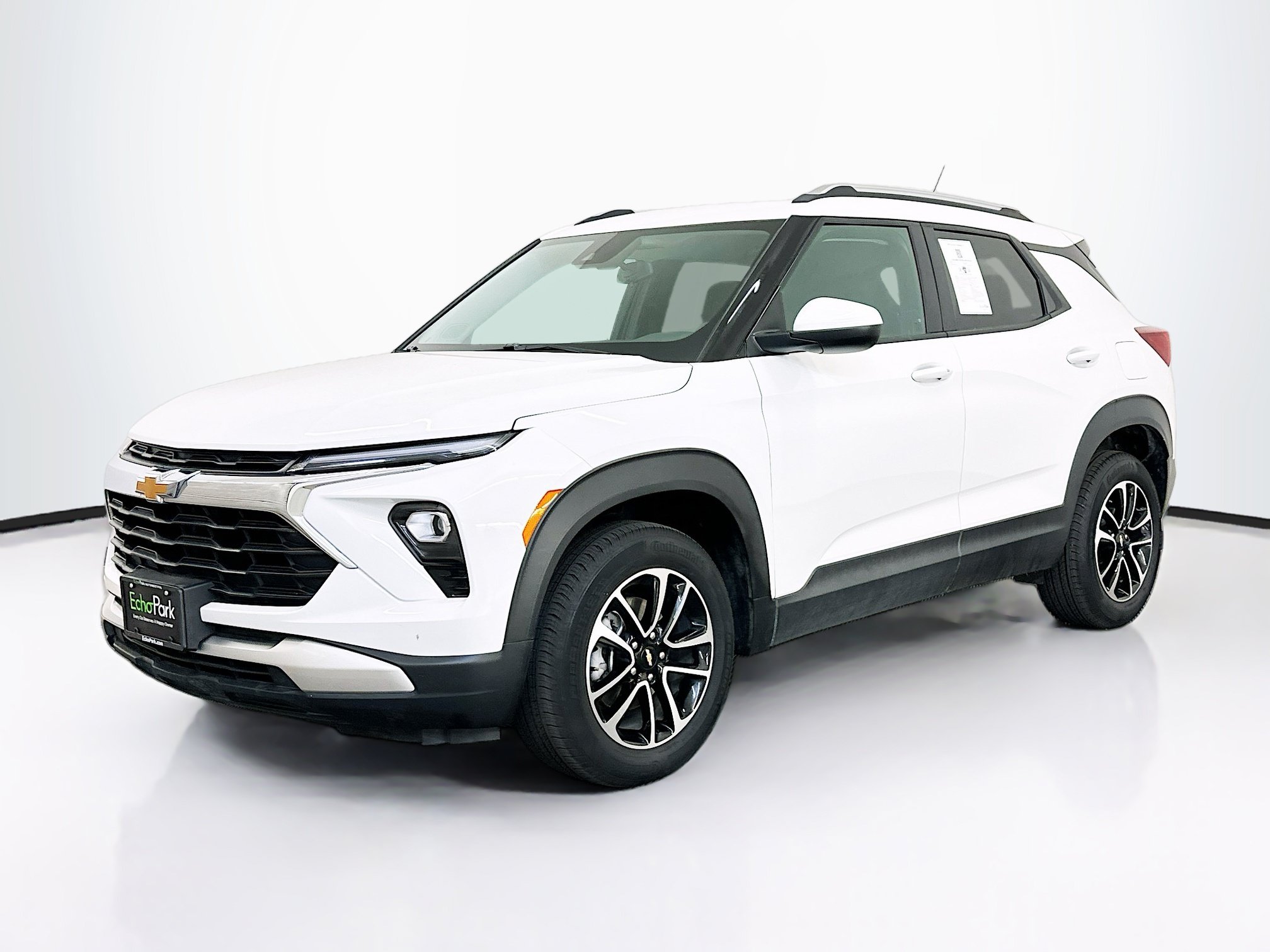 Used 2025 Chevrolet TrailBlazer LT AWD/4WD image 3