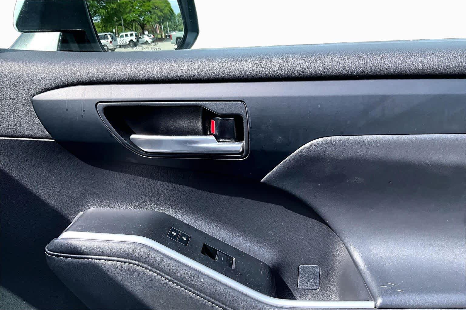 Used 2023 Toyota Highlander XLE FWD image 23