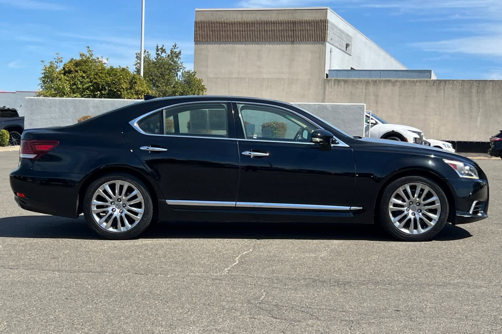 Used 2014 Lexus LS 460 w/ Comfort Package RWD image 6