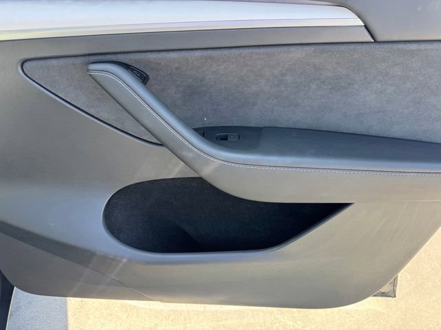 Used 2025 Tesla Model Y Long Range RWD image 7