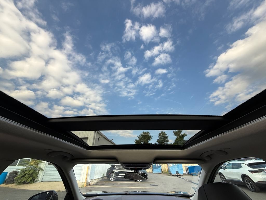 Used 2023 Nissan Rogue SV AWD/4WD image 23
