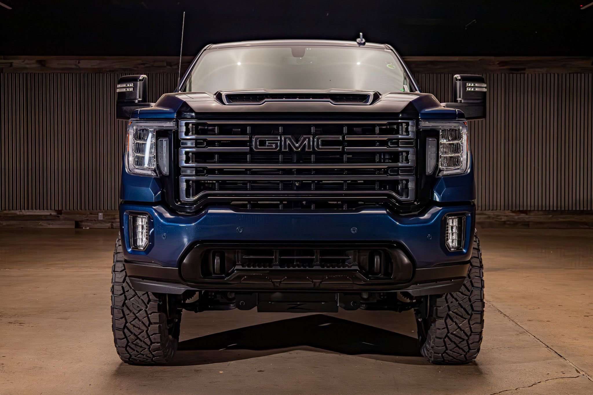 Used 2023 GMC Sierra 2500 AT4 w/ AT4 Preferred Package AWD/4WD video 2