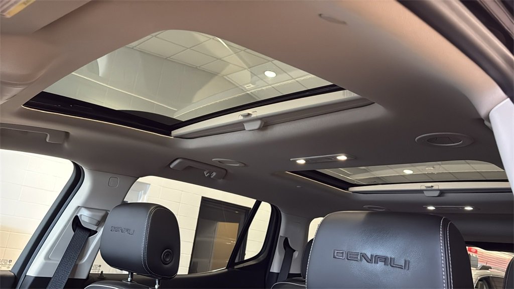 Used 2023 GMC Acadia Denali w/ Black Diamond Edition image 27