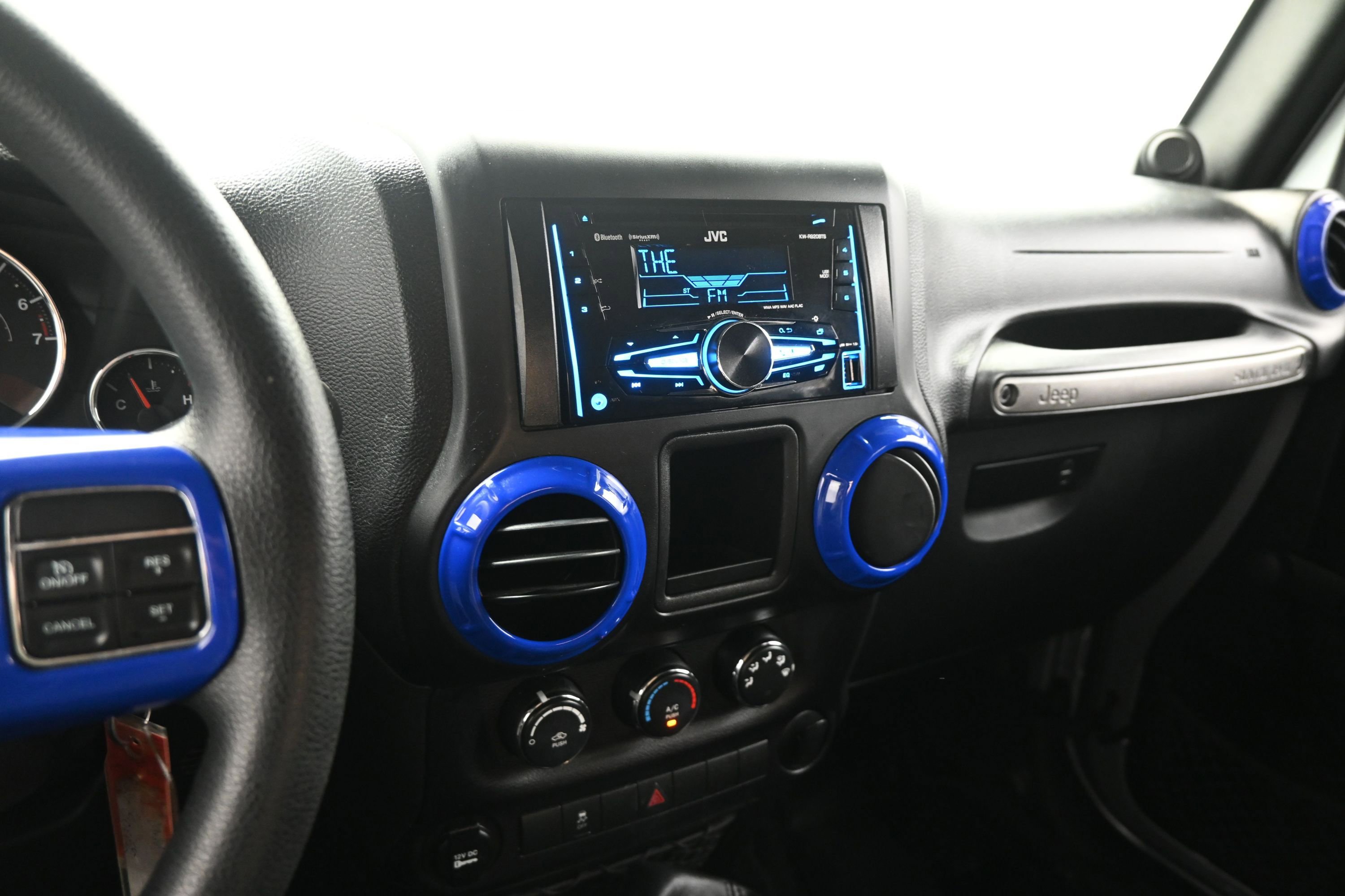 Used 2014 Jeep Wrangler Unlimited Sport w/ Max Tow Package AWD/4WD image 12