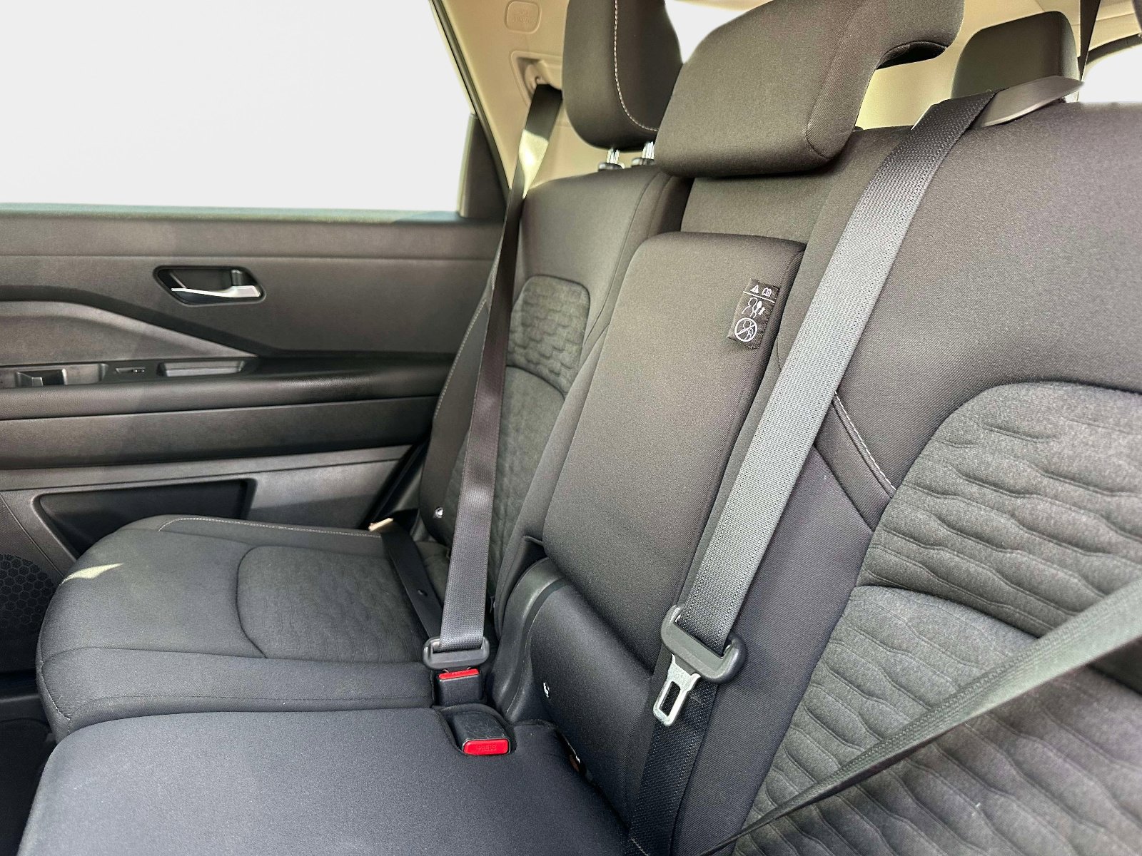 Used 2022 Nissan Pathfinder SV image 13