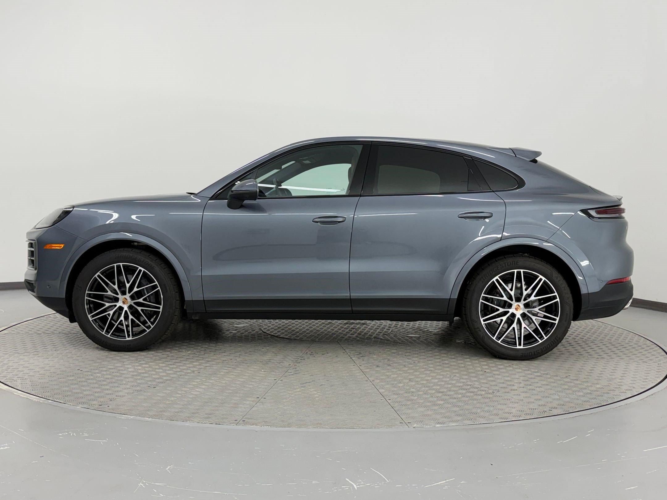 Certified 2026 Porsche Cayenne Coupe AWD/4WD image 2