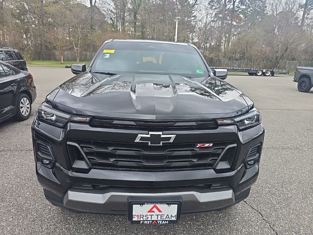 Used 2025 Chevrolet Colorado Z71 image 2