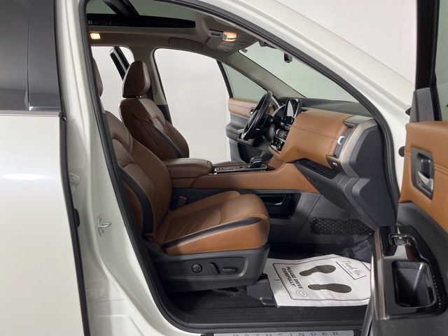 Used 2023 Nissan Pathfinder Platinum w/ Cargo Package image 40
