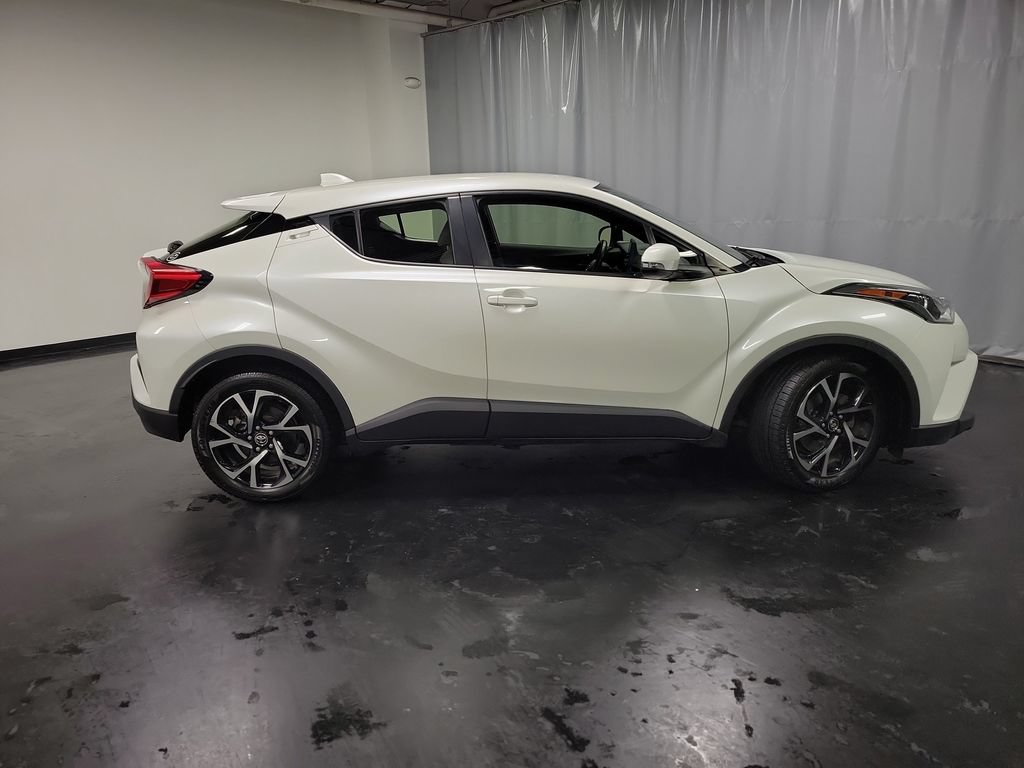 Used 2019 Toyota C-HR XLE FWD image 9
