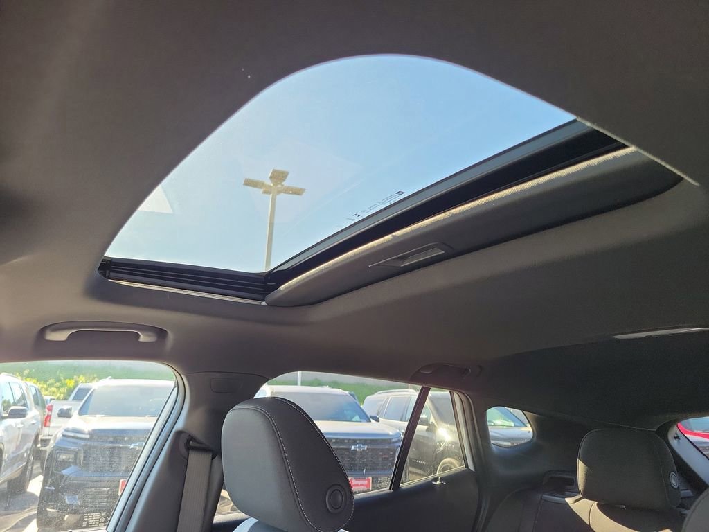 New 2026 Chevrolet Trax RS w/ Sunroof Package image 11