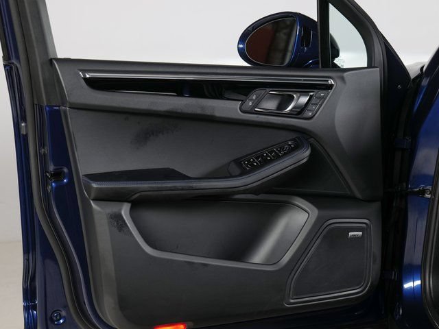Certified 2026 Porsche Macan AWD/4WD image 29