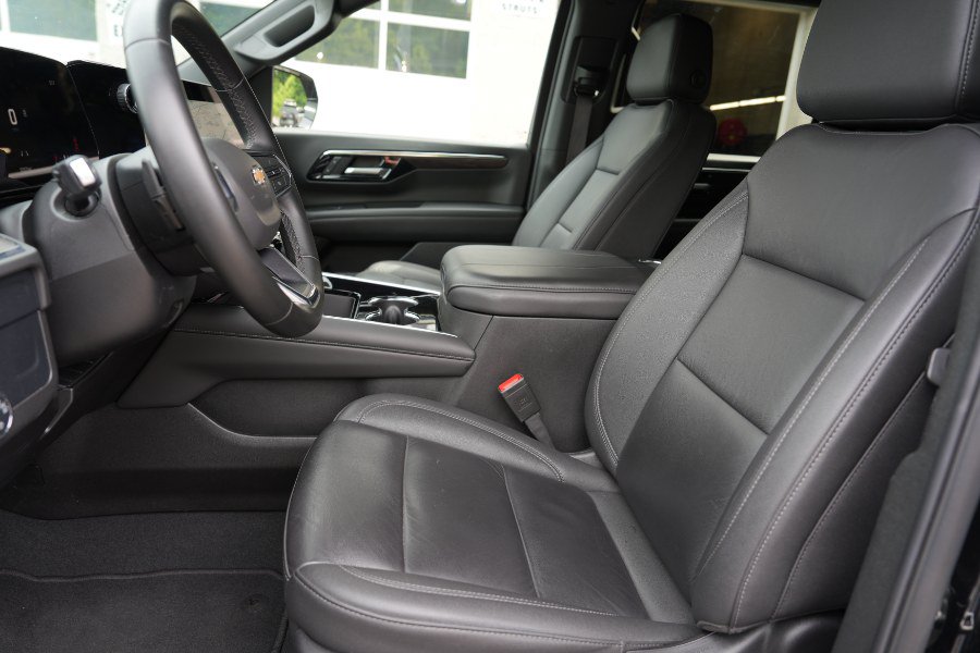Used 2025 Chevrolet Suburban LT AWD/4WD image 15