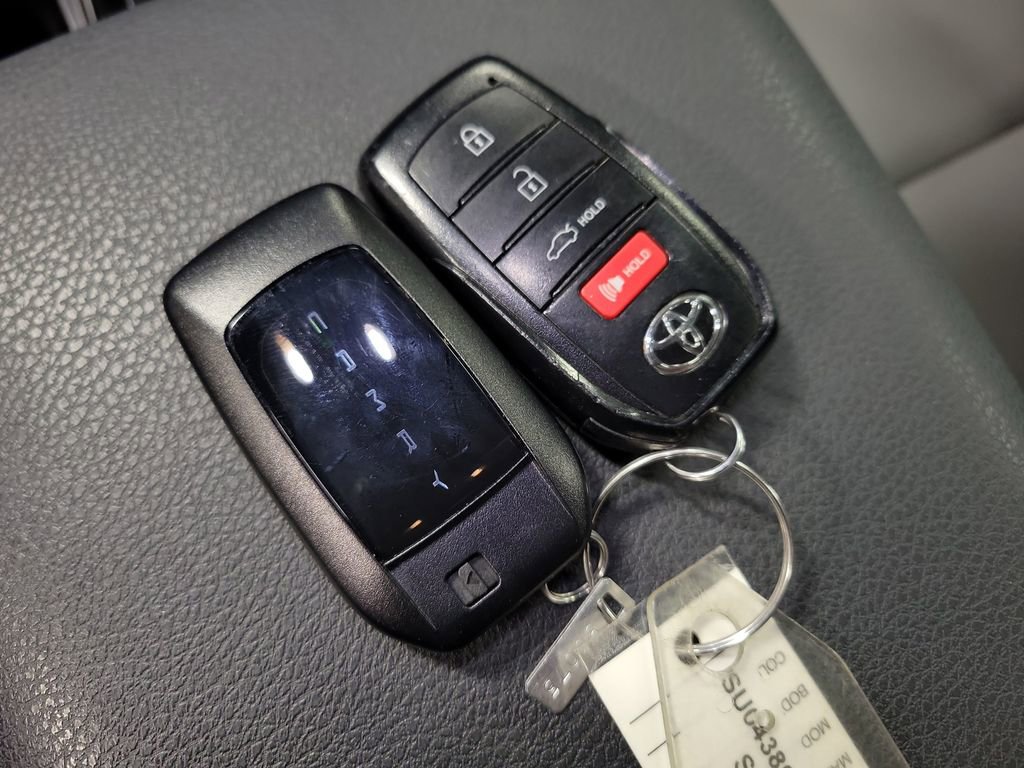 Used 2025 Toyota Camry SE w/ Convenience Package FWD image 16