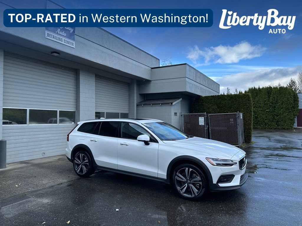 Used 2025 Volvo V60 B5 Cross Country Plus AWD/4WD image 4