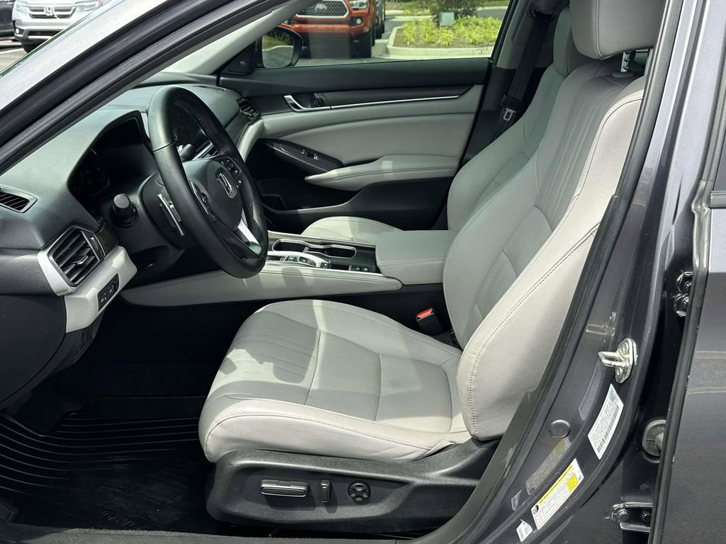 Used 2019 Honda Accord Touring image 4